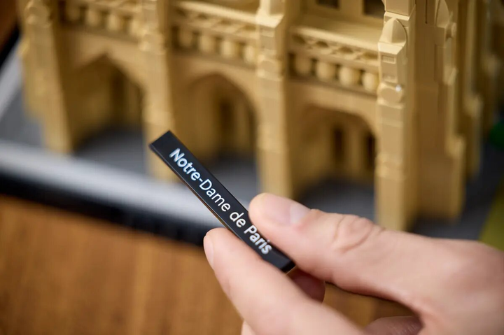 Zestaw klocków LEGO Architecture Notre-Dame w Paryżu 4383 elementy (21061) - obraz 14