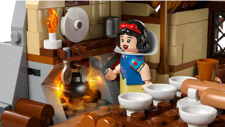 Zestaw klocków LEGO Disney Chatka Królewny Śnieżki i siedmiu krasnoludków 2228 elementów (43242) - obraz 6