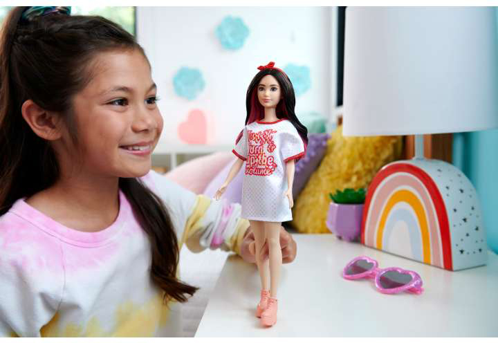 Лялька Mattel Barbie Модниця з аксесуарами (HRH12) (0194735176823) - зображення 6