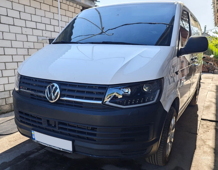 Передні фари з LED вогнями Black (2015-2019, 2 шт) для Volkswagen T6 рр - Фото 3 Передні фари з LED вогнями Black (2015-2019, 2 шт) для Volkswagen T6 рр - зображення 3