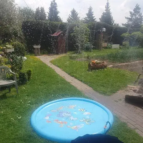 Водяний килимок дитячий фонтан басейн для відпочинку на природі дачі пляжі зі з'єднувачем садового шланга 165х165 см (477117-Prob) - Фото 10 Водяний килимок дитячий фонтан басейн для відпочинку на природі дачі пляжі зі з'єднувачем садового шланга 165х165 см (477117-Prob) - зображення 10