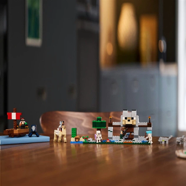 Конструктор LEGO Minecraft Путешествие на пиратском корабле 166