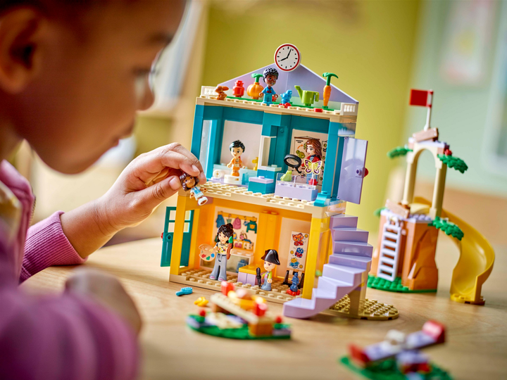 Zestaw klocków LEGO Friends Przedszkole w Heartlake 239 elementów (42636) - obraz 8