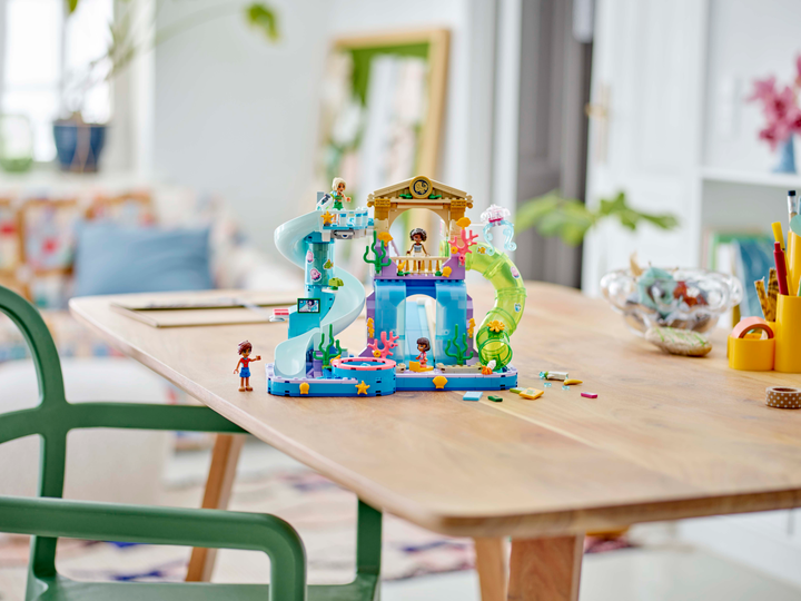 Zestaw klocków LEGO Friends Park wodny w Heartlake 814 elementów (42630) - obraz 11