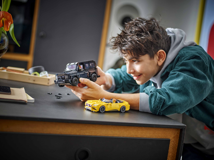 Конструктор LEGO Speed Champions Mercedes-AMG G 63 i Mercedes-AMG SL 63 808 деталей (76924) - зображення 9