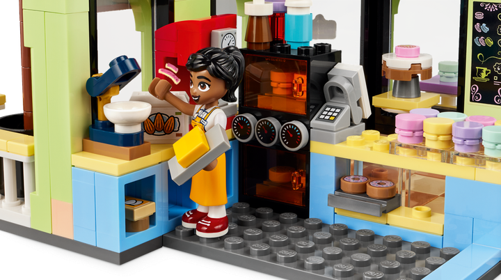 Конструктор LEGO Friends Кафе Хартлейк 426 детали (42618) - изображение 6