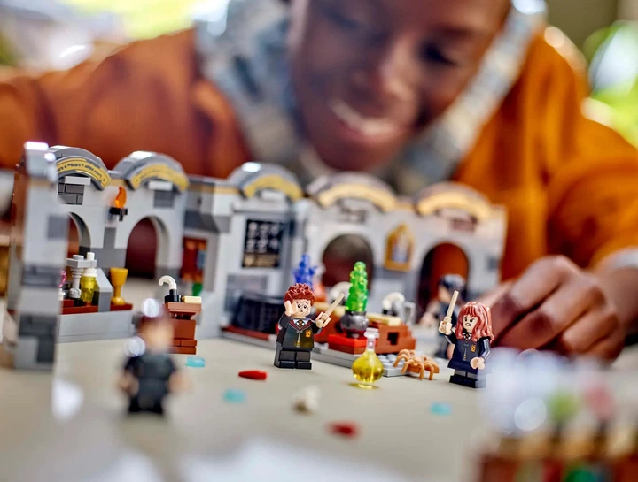 san_crim  LEGO Harry Potter 76431 Замок Хогвартс: класс зельеварения