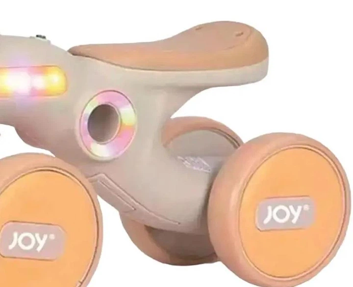 Дитячий біговел велобіг JOY пластиковий чотириколісний з підсвічуванням та українським озвученням Жовтий з пісочним - Фото 6 Дитячий біговел велобіг JOY пластиковий чотириколісний з підсвічуванням та українським озвученням Жовтий з пісочним - зображення 6