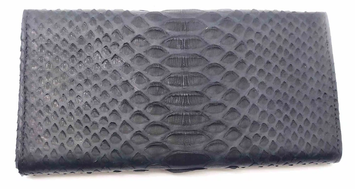 Кошелек из кожи питона (20х10х2 см) черный матовый 32642F - Фото 2 Кошелек из кожи питона (20х10х2 см) черный матовый 32642F - изображение 2