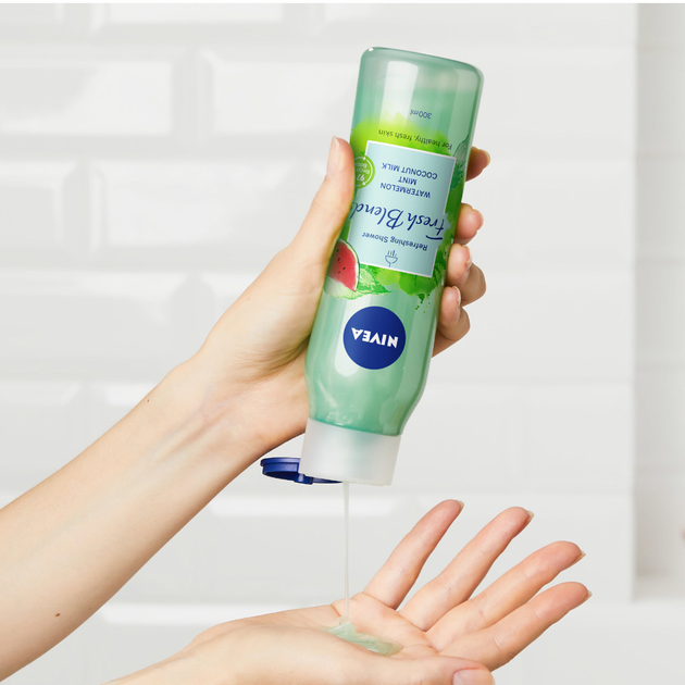  Гель для душу NIVEA Fresh Blends Refreshing Watermelon & Mint & Coconut Milk освіжуючий 300 мл (9005800329215) - зображення 2