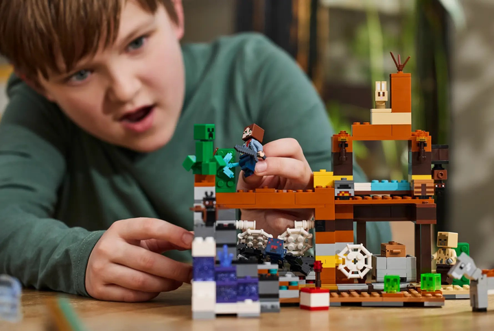 Zestaw klocków LEGO Minecraft Kopalnia w Badlandach 538 elementów (21263) - obraz 11