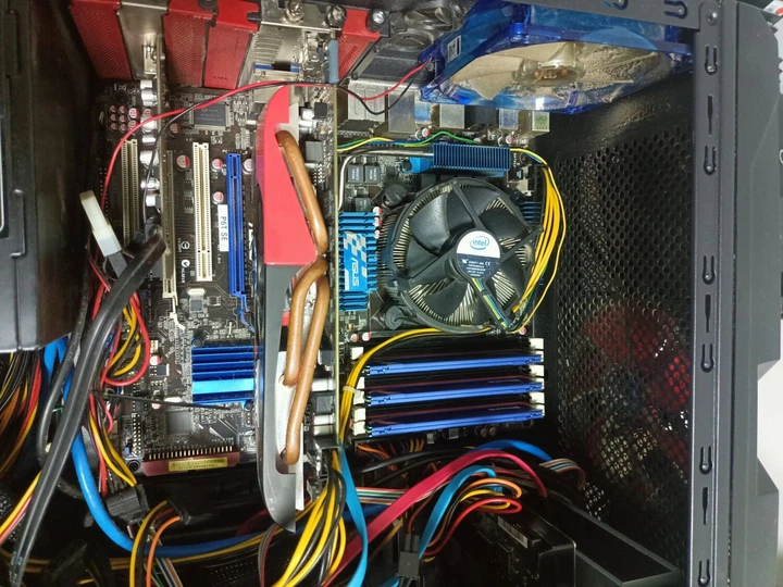 Компьютер AeroCool Strike-X Coupe Tower / Intel Core i7-920 (4 (8) ядра по 2.66 - 2.93 GHz) / 12 GB DDR3 / 750 GB HDD / AMD Radeon HD 6790, 1 GB GDDR5, 256-bit / 750W / DVD-ROM б/у - изображение 10
