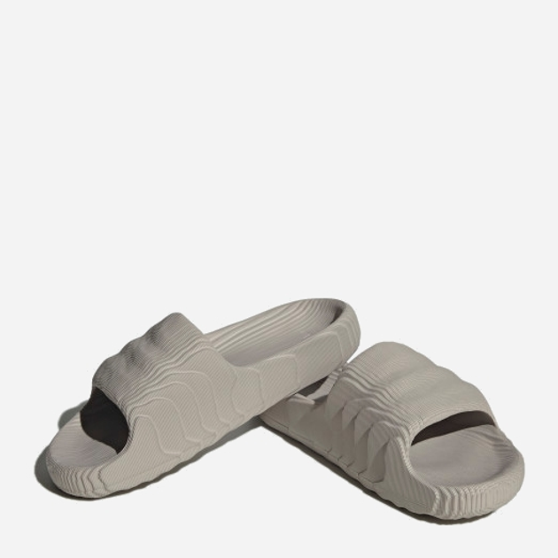 Чоловічі шльопанці для пляжу Adidas Adilette 22 HQ4670 42 Світло-коричневі (4066749534523) - зображення 4