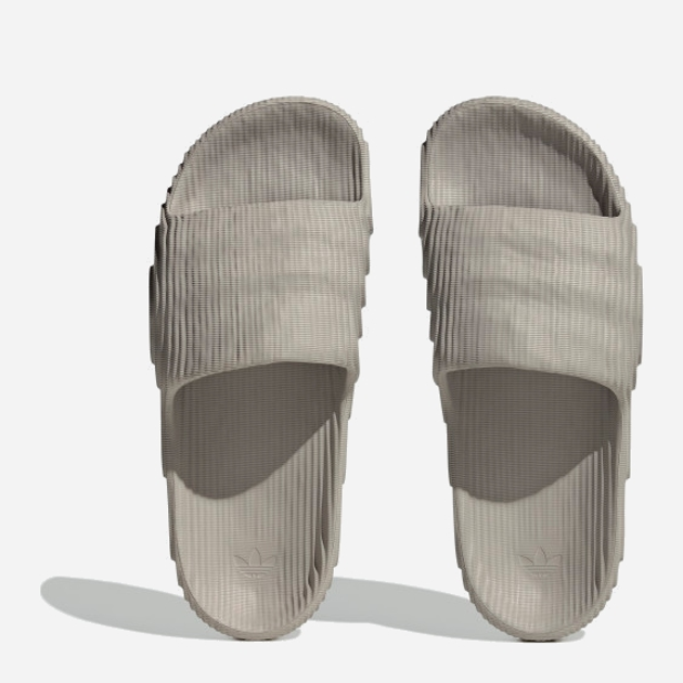 Чоловічі шльопанці для пляжу Adidas Adilette 22 HQ4670 42 Світло-коричневі (4066749534523) - зображення 6