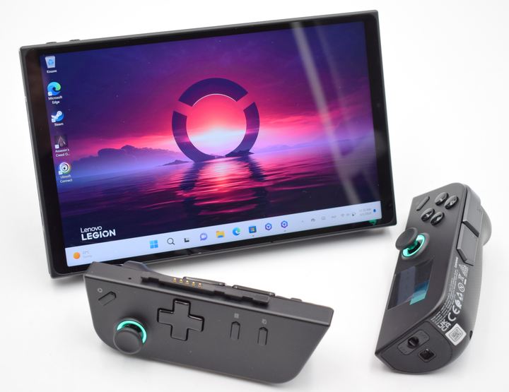 スマートフォン本体 LENOVO LEGION GO 512GB Z1 EXTREME Lenovoからも携帯型ゲームPC「Legion Go」が登場。8.8インチ大