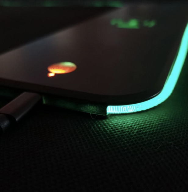 Ігровий килимок з підсвіткою та бездротовою зарядкою Wireless Charging для комп'ютера миші клавіатури ноутбука 30 см на 80 см Чорний - зображення 3