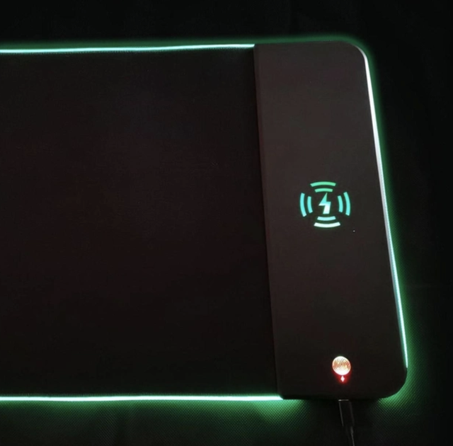 Ігровий килимок з підсвіткою та бездротовою зарядкою Wireless Charging для комп'ютера миші клавіатури ноутбука 30 см на 80 см Чорний - зображення 5