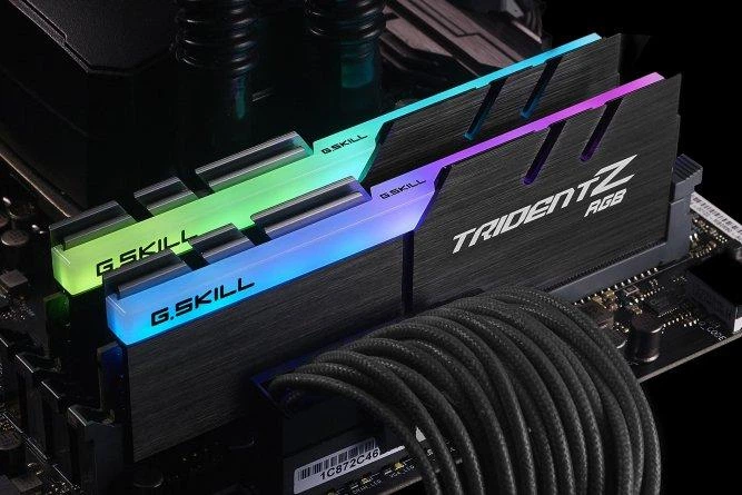 Пам'ять для настільних комп'ютерів G.Skill 16 GB (2x8GB) DDR4 4600 MHz Trident Z RGB (F4-4600C18D-16GTZR) - изображение 2
