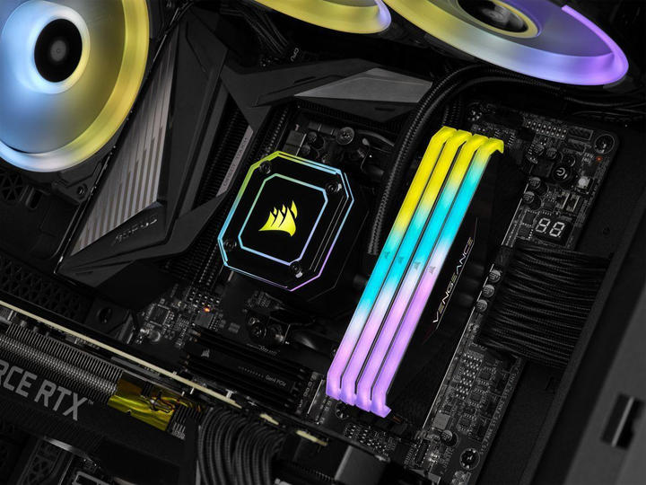 Vengeance RGB RT DDR4 4600MHz 32GBキット2つ Пам'ять для настільних комп'ютерів Corsair Vengeance RGB RT