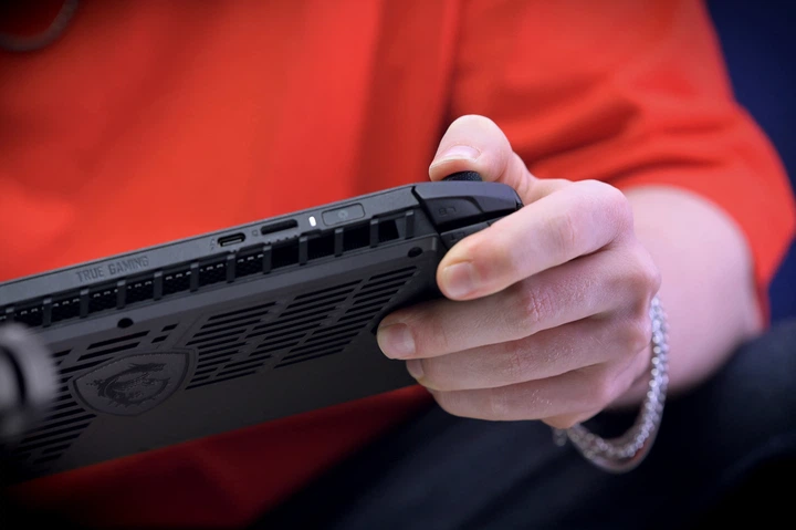 Игровая консоль MSI Claw A1M-2 512 GB (9S7-1T4111-235) - Фото 17 Игровая консоль MSI Claw A1M-2 512 GB (9S7-1T4111-235) - изображение 17