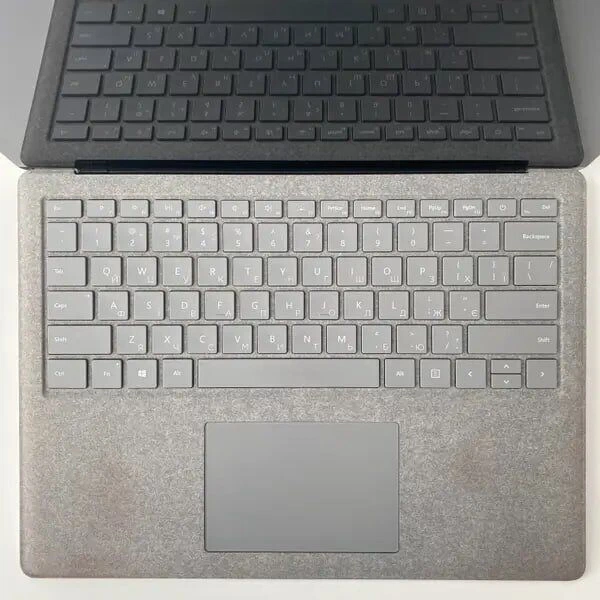 Ноутбук-трансформер Microsoft Surface Laptop 2 / 13.5" (2256x1504) IPS Touch / Intel Core i7-8650U (4 (8) ядра по 1.9 - 4.2 GHz) / 16 GB DDR3 / 512 GB SSD / Intel UHD Graphics 620 / WebCam / USB Type-C б/у - Фото 3 Ноутбук-трансформер Microsoft Surface Laptop 2 / 13.5" (2256x1504) IPS Touch / Intel Core i7-8650U (4 (8) ядра по 1.9 - 4.2 GHz) / 16 GB DDR3 / 512 GB SSD / Intel UHD Graphics 620 / WebCam / USB Type-C б/у - изображение 3