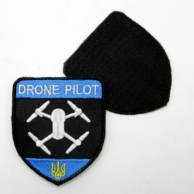 Вышитый шеврон DRONE PILOT щит 8,5см*7,5см с рисунком дрона черный-голубой Пилота Дрона - изображение 2