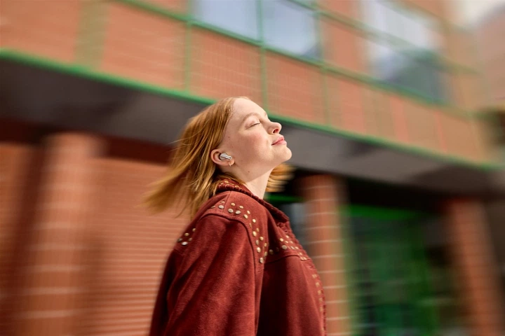 Навушники JBL Live Beam 3 Silver (JBLLIVEBEAM3SIL) - Фото 11 Навушники JBL Live Beam 3 Silver (JBLLIVEBEAM3SIL) - зображення 11