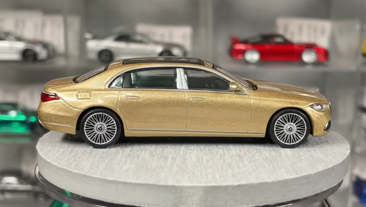 Машинка Premium MINI GT Mercedes-Maybach S680 1:64 Gold – игрушки