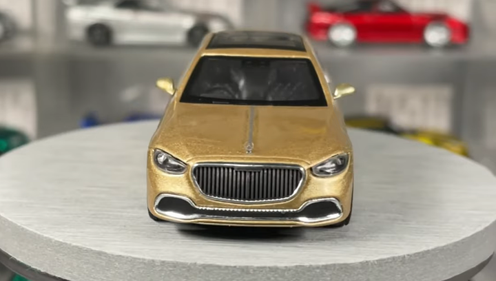 Машинка Premium MINI GT Mercedes-Maybach S680 1:64 Gold – игрушки