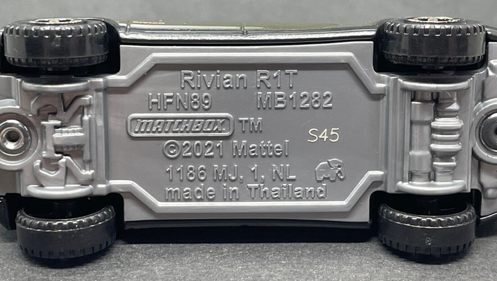 Машинка Велике Місто Matchbox Rivian Rivian R1T Highway 1:64 HLC70 Green - Фото 5 Машинка Велике Місто Matchbox Rivian Rivian R1T Highway 1:64 HLC70 Green - зображення 5