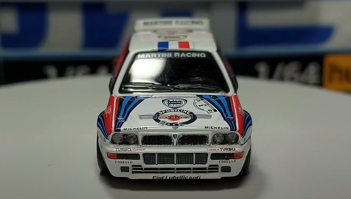 Машинка Premium MINI GT Lancia Delta HF Integrale Evoluzione 1:64