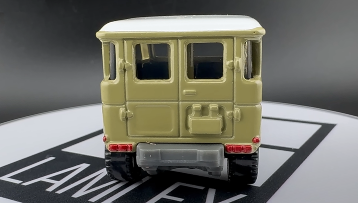 Тематична Машинка Matchbox Toyota Land Cruiser FJ40 Moving Parts 1:64 FWD28/HVN18 Tan - зображення 7