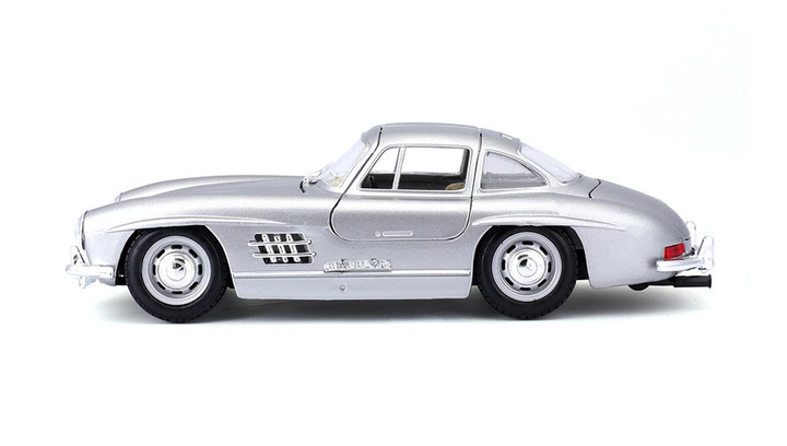 Машинка Bburago 1954 Mercedes-Benz 300 SL 1:24 Silver - изображение 4