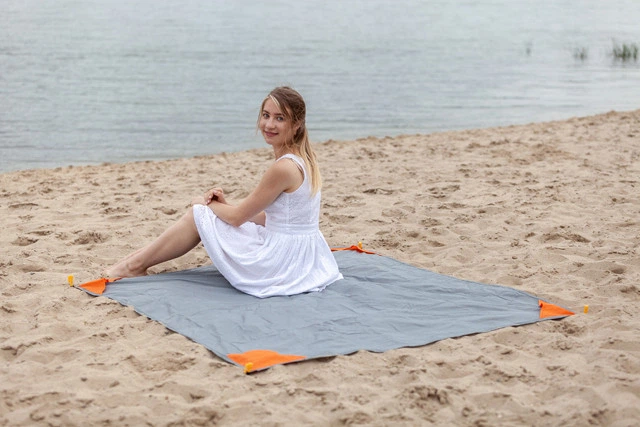 Розкладний пляжний зручний легкий килимок від Outdoors Pocket Mat 140 х 150 см Помаранчовий - зображення 4