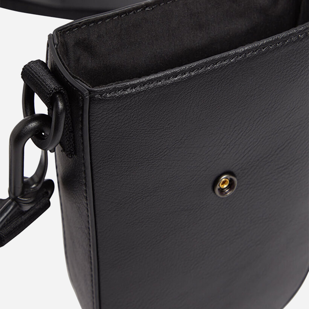 Сумка крос-боді через плече чоловіча Calvin Klein K50K511486-BEH Чорна (8720109146042) - зображення 3
