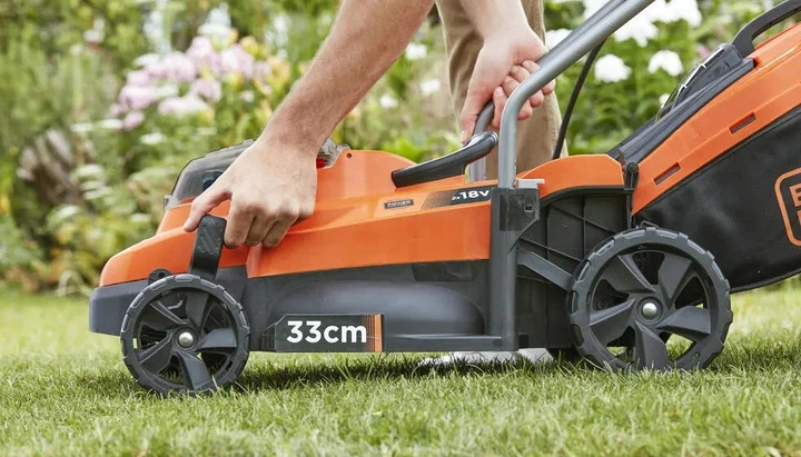 Газонокосарка акумуляторна Black&Decker BCMW3318L2 - Фото 10 Газонокосарка акумуляторна Black&Decker BCMW3318L2 - зображення 10