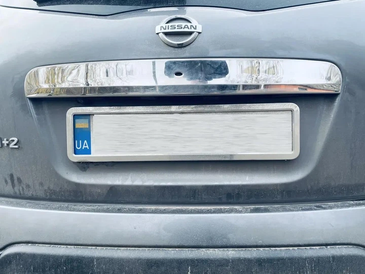 Накладка над номером Нержавіюча сталь для Nissan Qashqai 2010-2014 під чіп - Фото 3 Накладка над номером Нержавіюча сталь для Nissan Qashqai 2010-2014 під чіп - зображення 3