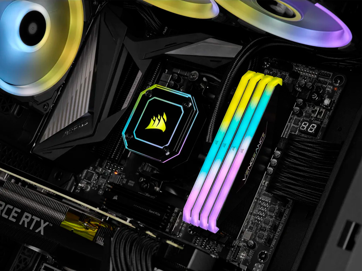 Оперативна пам'ять Corsair DDR4-4000 16384MB PC4-32000 (Kit of 2 x 8192) Vengeance RGB RT Black (CMN16GX4M2Z4000C18) - зображення 5