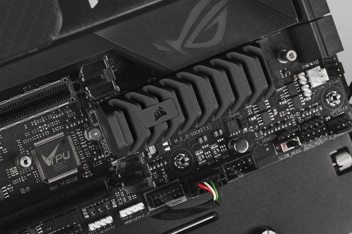 Dysk SSD Corsair MP600 PRO XT 4 TB PCIe 4.0 x4, NVMe 1.4, M.2 2280 Czarny (840006645108) - obraz 6