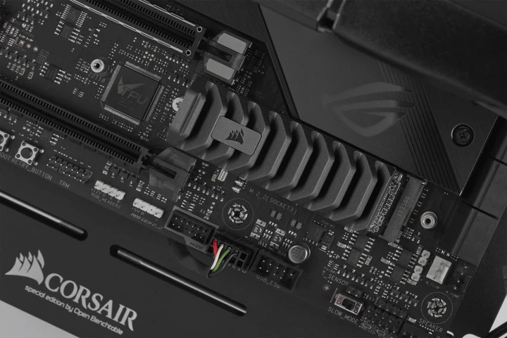Dysk SSD Corsair MP600 PRO XT 4 TB PCIe 4.0 x4, NVMe 1.4, M.2 2280 Czarny (840006645108) - obraz 8