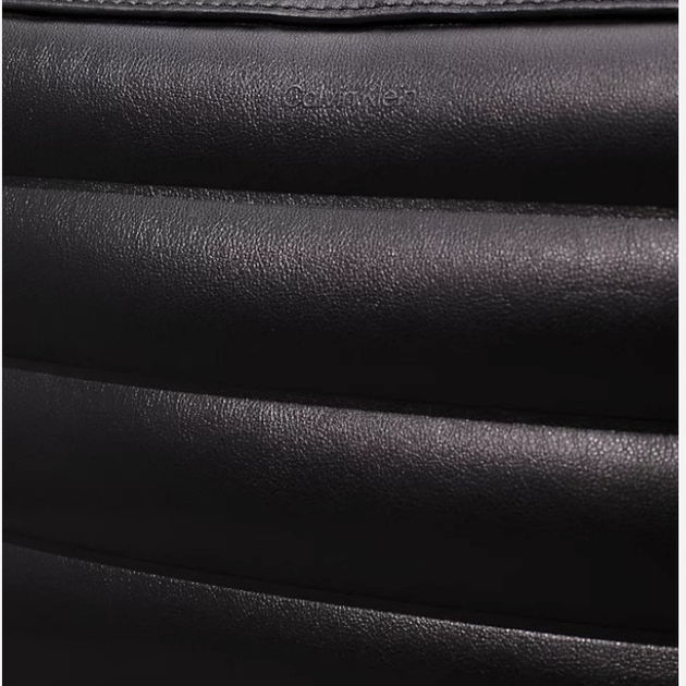 Сумка крос-боді жіноча маленька Calvin Klein K60K612114-BEH Чорна (8720639018512) - зображення 4
