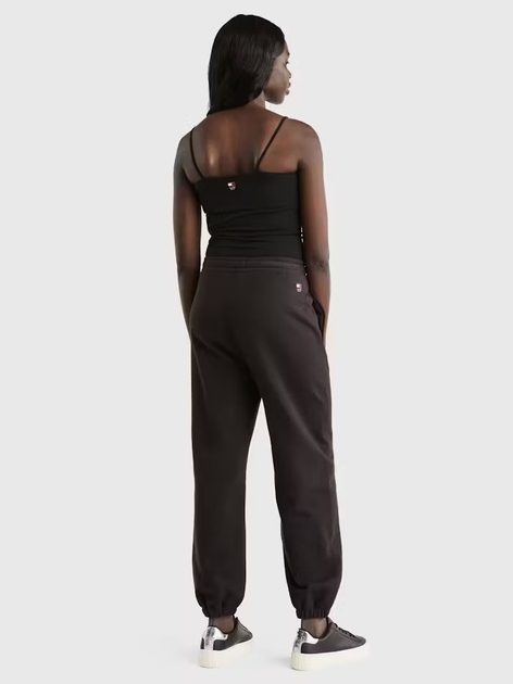 Spodnie dresowe damskie joggery Tommy Jeans DW0DW17309-BDS XS Czarne (8720645981336) - obraz 4