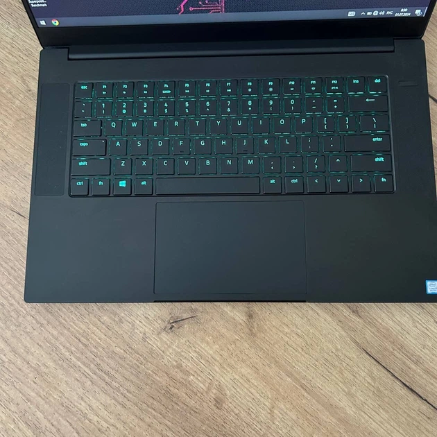 Игровой ноутбук Б-класс Razer Blade 15 RZ09-0270 / 15.6" (1920x1080) IPS / Intel Core i7-8750H (6 (12) ядер по 2.2 - 4.1 GHz) / 16 GB DDR4 / 128 GB SSD + 1000 GB HDD / nVidia GeForce GTX 1060 Max-Q, 6 GB GDDR5, 192-bit / WebCam б/у - изображение 7
