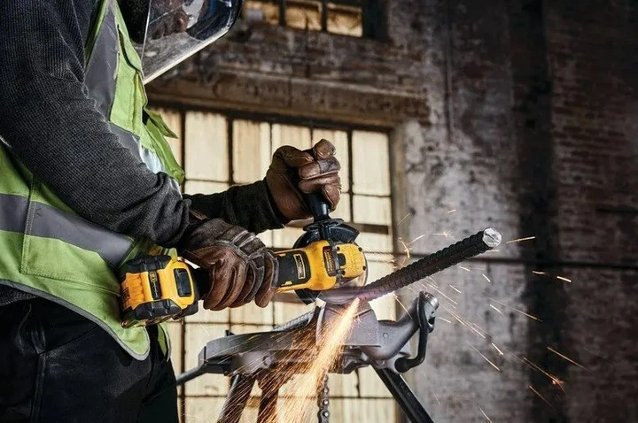 Шлифмашина угловая аккумуляторная DeWalt без АКБ и ЗУ DCG409VSNT - Фото 9 Шлифмашина угловая аккумуляторная DeWalt без АКБ и ЗУ DCG409VSNT - изображение 9