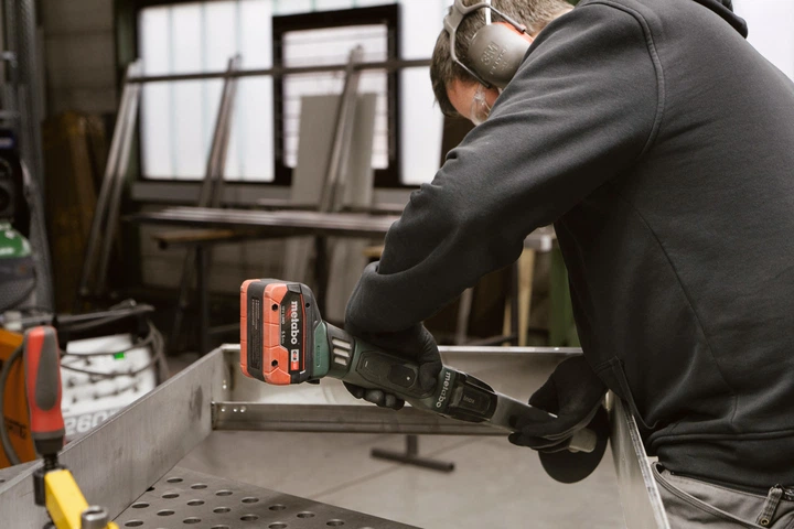 Аккумуляторная шлифовальная машина для узких мест Metabo KNS 18 LTX 150 INOX, 18 В, Каркас (Картон) 600191850 (5926) - изображение 4