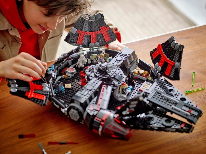 Zestaw klocków LEGO Star Wars Mroczny Sokół Millennium 1579 elementów (75389) - obraz 10