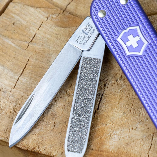 Складной нож-брелок VICTORINOX Classic Alox Electric Lavender 5 функций 4 см, нержавеющая сталь X50CrMoV15 - изображение 2