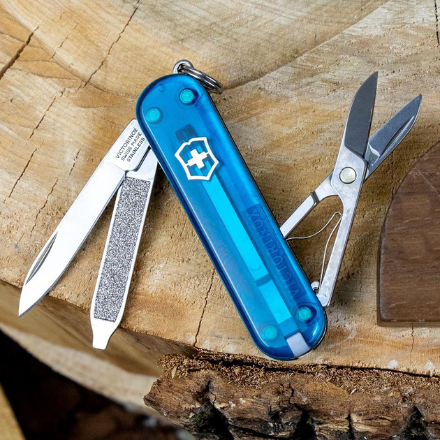 Складной нож-брелок VICTORINOX Classic Sky High 7 функций 4 см, нержавеющая сталь X50CrMoV15 - изображение 1