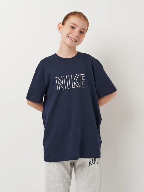 Детская футболка для девочки Nike G Nsw Club Bf Tee Prnt Sw FJ5225-451 128-137 см (S) Синяя (0196968090457) - Фото 1 Детская футболка для девочки Nike G Nsw Club Bf Tee Prnt Sw FJ5225-451 128-137 см (S) Синяя (0196968090457) - изображение 1