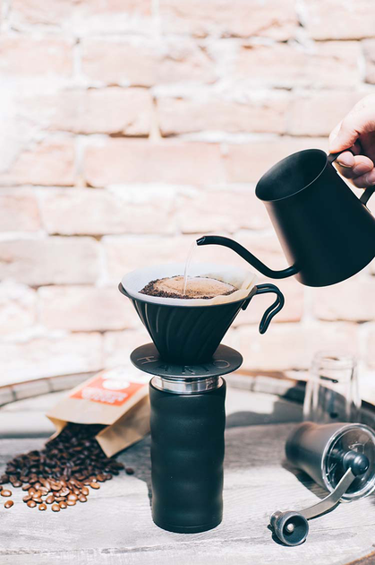 Dripper do kawy Hario V60-02 Metalowy Czarny z silikonową podstawką (4977642736719) - obraz 5